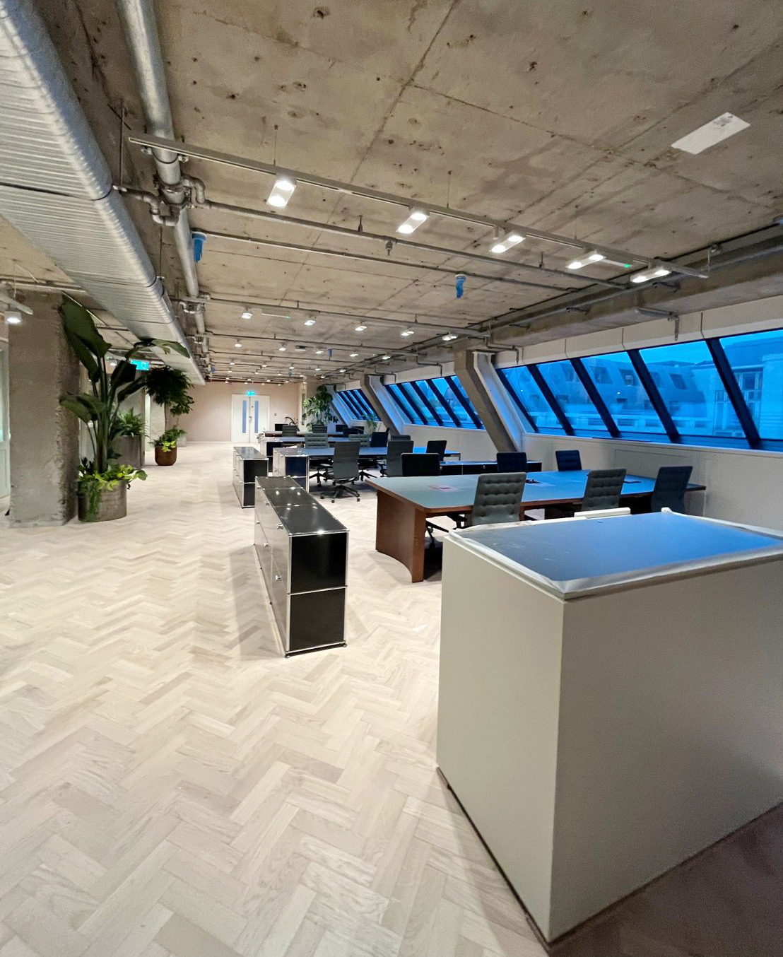 Cat B fitout for desirable office space located on the prestigious Strand in central London.